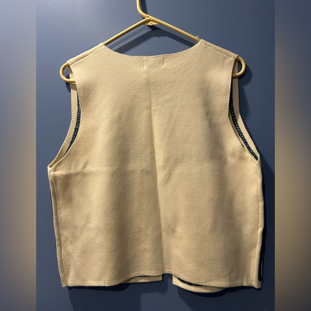 SO CUTE FOR SPRING! 🌻 DRIFTWOOD knit vest - Picture 2 of 6